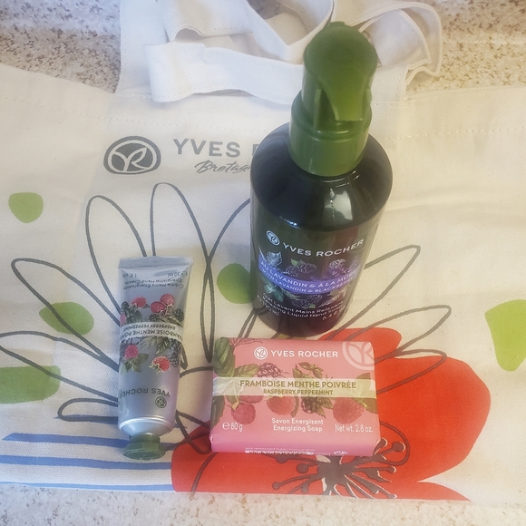 YVES ROCHER Hand Care Tote  Bag Set Raspberry - Picture 3 of 4